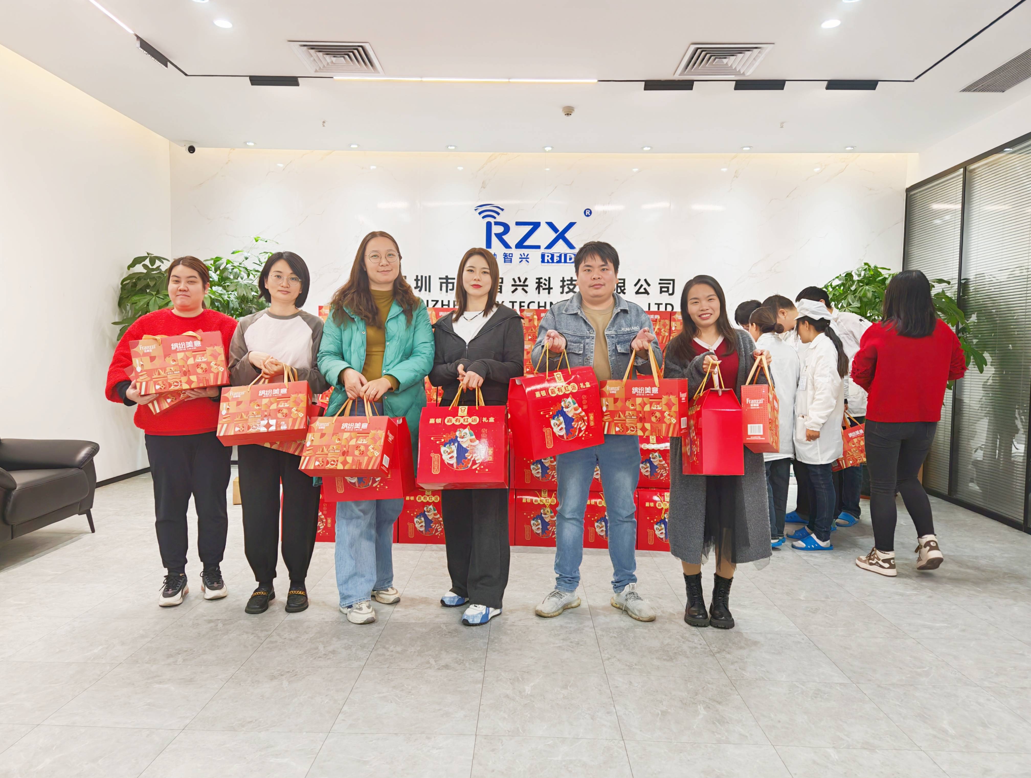 溫暖相伴，感恩有你 | 融智興科技暖心福利發(fā)放